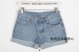 男生欧美牛仔短裤图片,时尚休闲新潮流